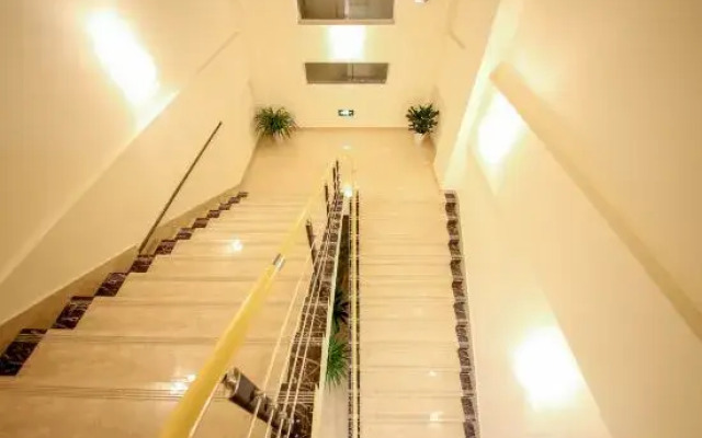 Shankee Hotel (Nanjing South Railway Station Shuanglong Avenue Subway Station)