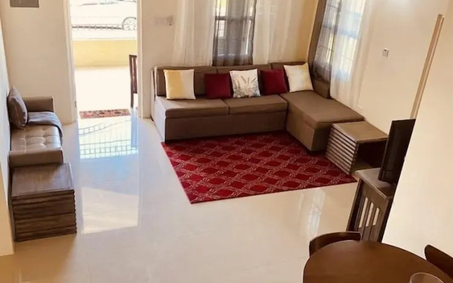 Jhadano Villa 3BR Pool Shuttle 3 Mins to Beach