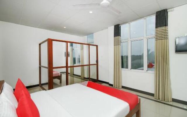 OYO 361 Grand Rovinka Hotel