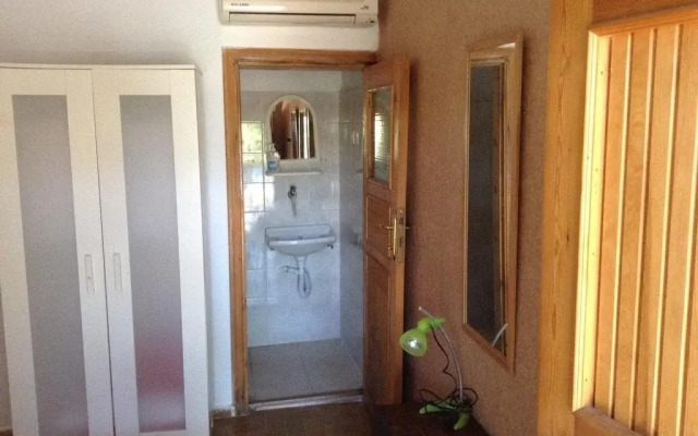 Bronz Motel