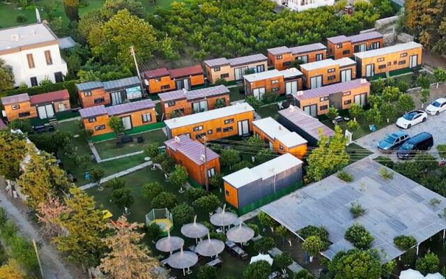 Mi̇ya Garden Ti̇ny House