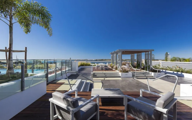 Sky Broadwater Apartments