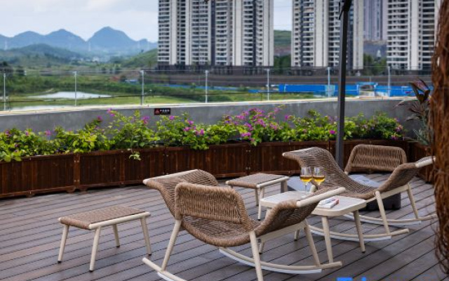 LAKESIDEBEAUTY·HOTEL