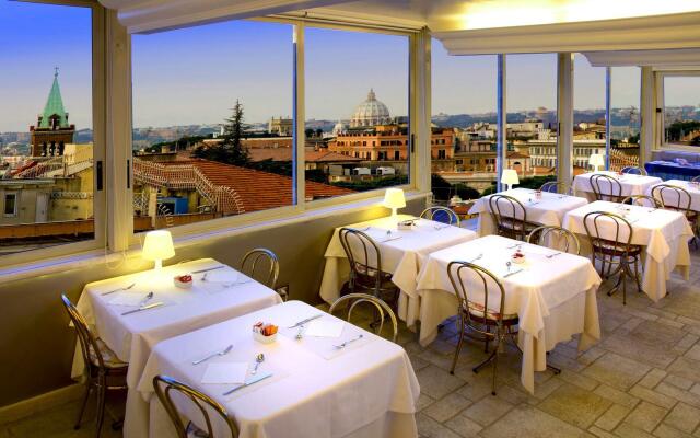 Marcella Royal Hotel - Rooftop Garden