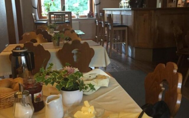 Gast- und Pensionhaus Zur Linde