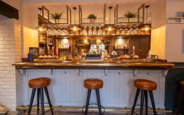 Host Stay Woodroffe Arms Hope Twin Room 2