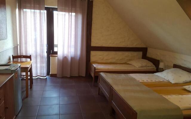 Pokoje i domki Saraceńska Chata