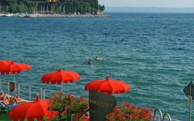 Hotel Riviera & Maximilians