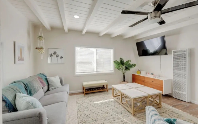 Pet-friendly Cayucos Home: Walk to Public Beach!