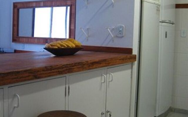 Casa Yellow Búzios Hostel