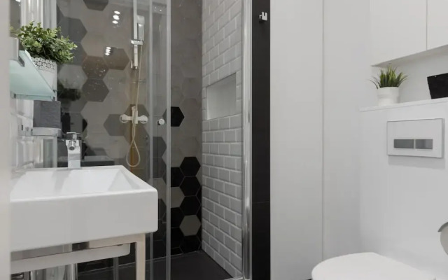 Warsaw Radna Apartment by Renters