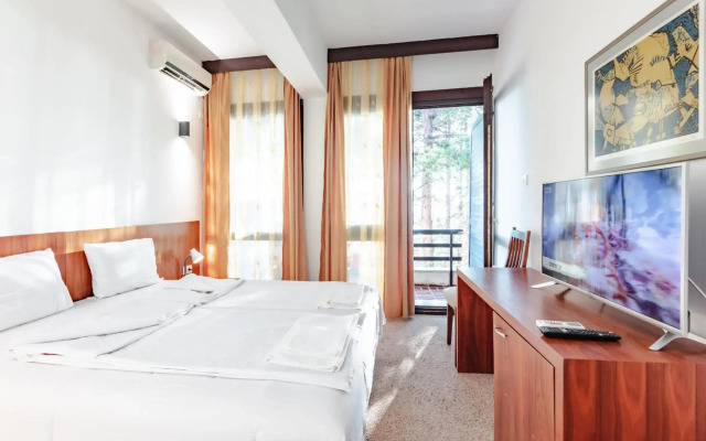 Hotel Pela