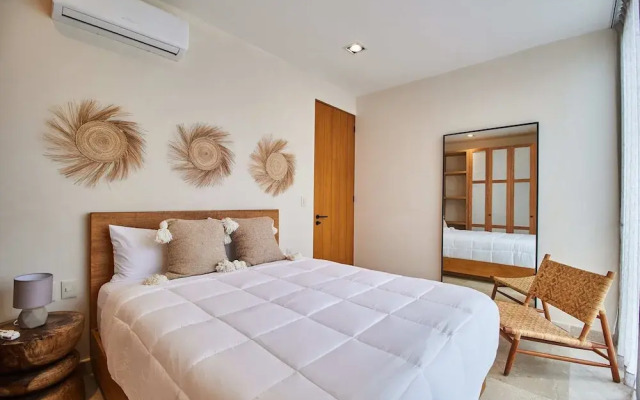 Pure Condos 302 By Lockey