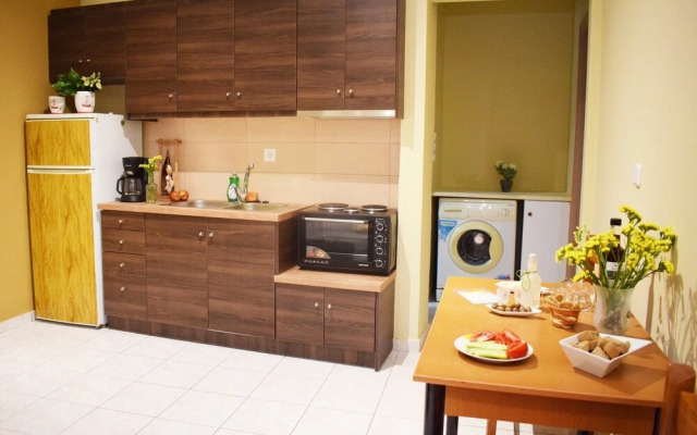 Chrysa's Apartment First Floor