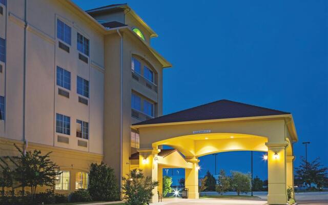 La Quinta Inn & Suites Fort Worth Ne Mall