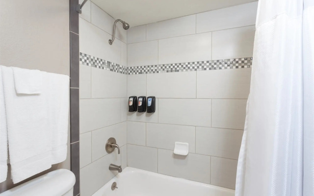 Best Western Plus Diamond Valley Inn