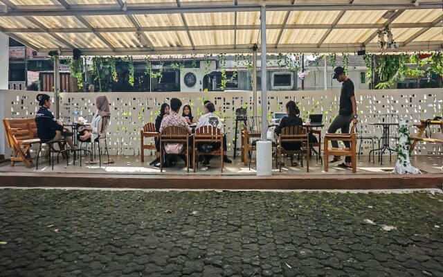 Super OYO 92134 Bogor Guest House