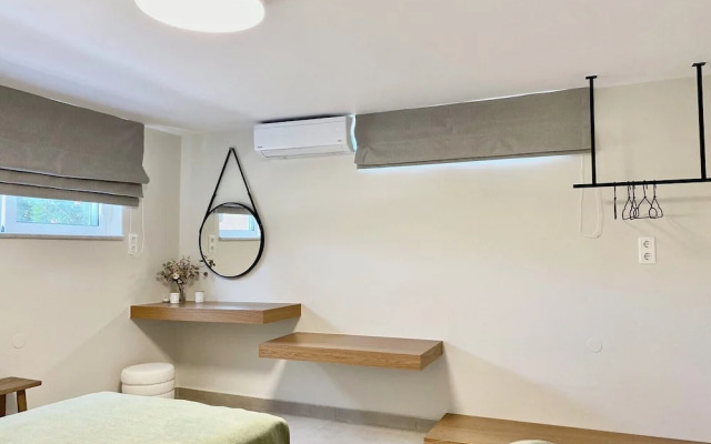 Villa Fleria Seaside Studios & Apts