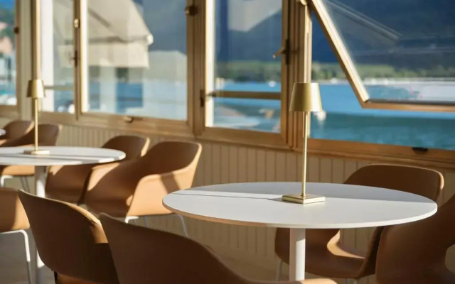 Hotel Carillon