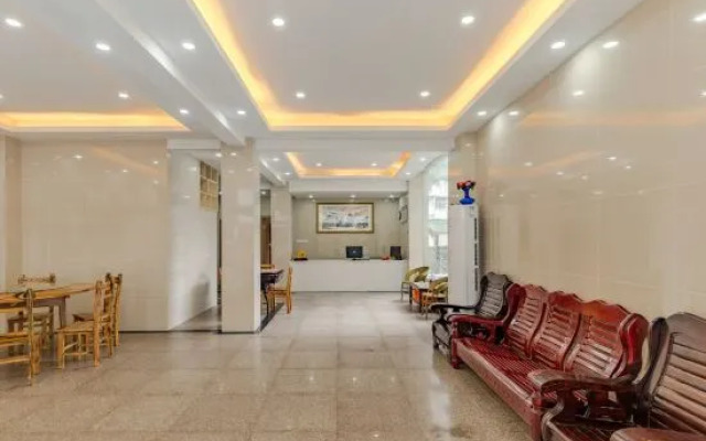 Huayuan Homestay (Huangshang Scenic Area South Gate)