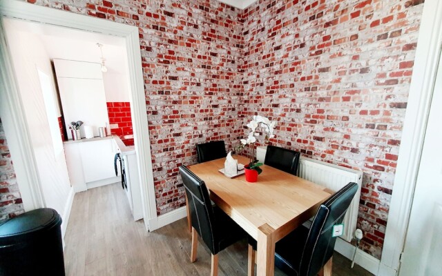 Klass Living - Station Apartment