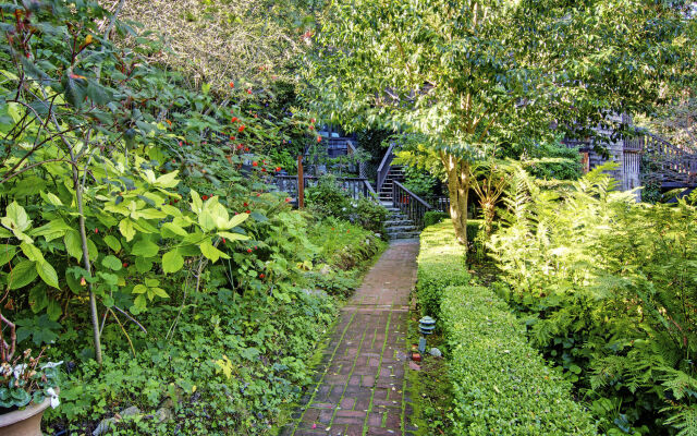 Babbling Brook Inn