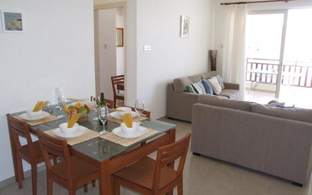 2 bedroom apartment E8 located pool level, sea view, FREE WIFI