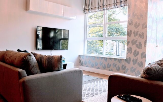 2 Bedroom Apartment In The Heart Of The City