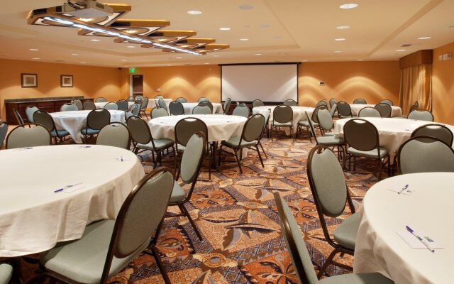 Holiday Inn Express & Suites Sacramento NE Cal Expo by IHG