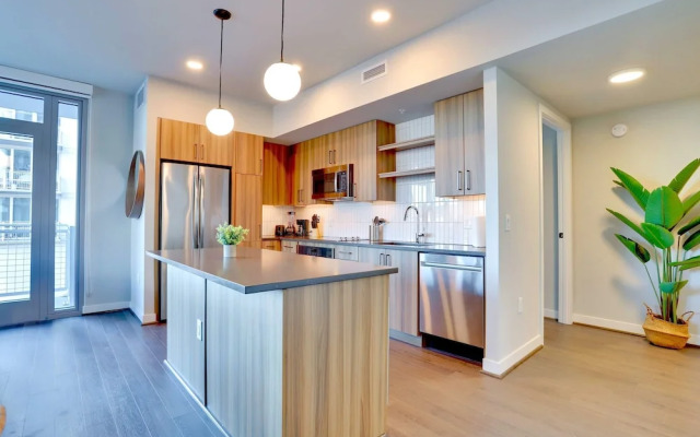 Prime Metro Proximity Condo at Clarendon