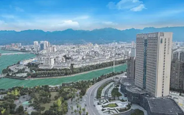 Rezen Dong Peninsula Bay Hotel