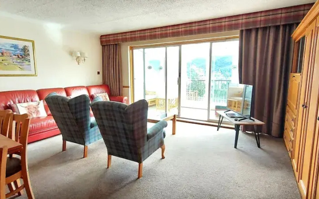 Loch Rannoch Highland Club Red Squirrel Lodge 02