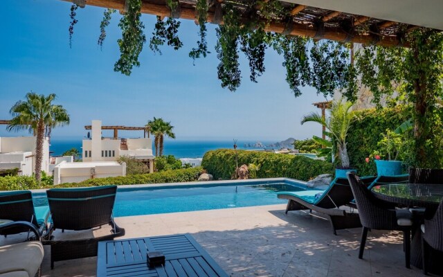 Expansive Views of Famous Cabo Arch: Villa Sirena