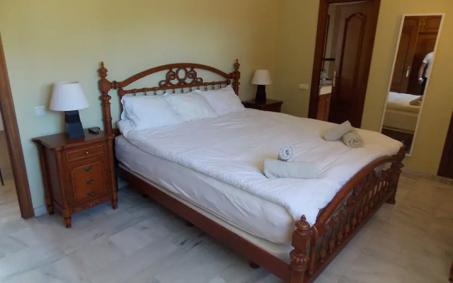 Spacious Townhouse Near Beaches & Golf