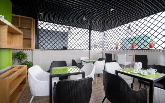 Silk Hotel