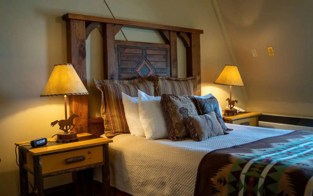 Sheridan Inn, B/W Signature Collection