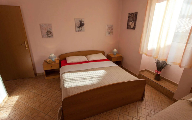 Guest House Floreus Cres