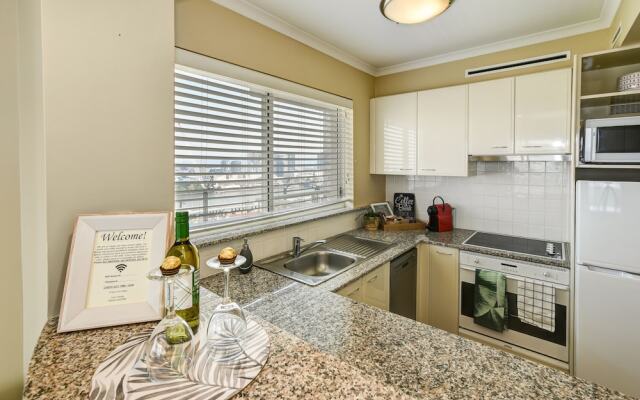 CBD Luxury Oasis, Botanical Gardens & River Views