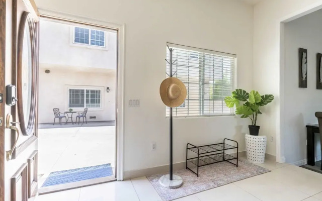 Elegant Retreat Modern Comforts, Prime Location