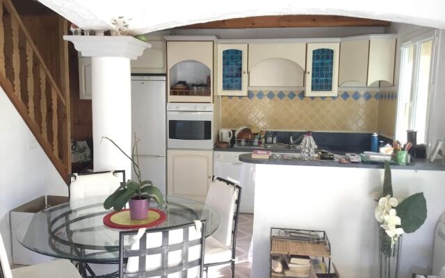 House With 2 Bedrooms in Gonfaron, With Enclosed Garden and Wifi - 30 km From the Beach