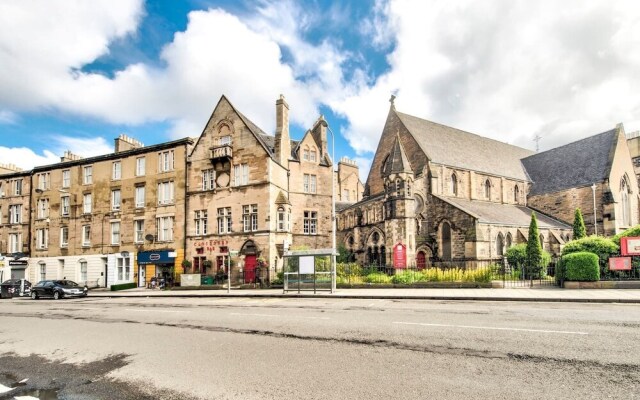 Cosy 2BR Flat Near King's Theatre