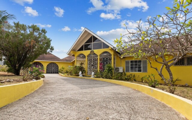 Yancey Largo Villa Perfect Jamaica Ironshore Getaway w Private Pool and Onsite Staff Services by Redawning