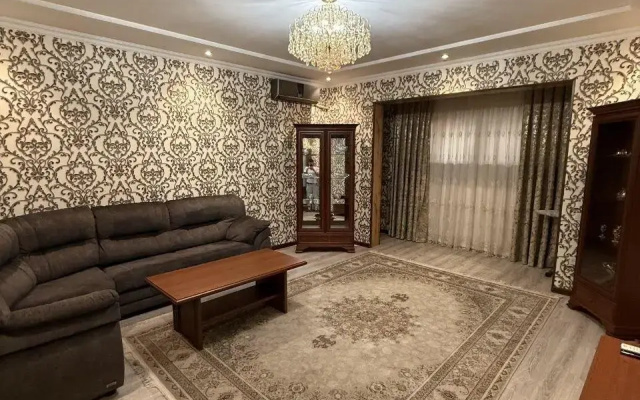 Royal Rentals (Роял Ренталс) на улице Садика Азимова 63