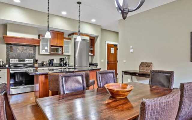 Luxury 3-Br Penthouse | INDOOR Pool & Hot Tub | Pool Table | 2 Decks + Mtn Views