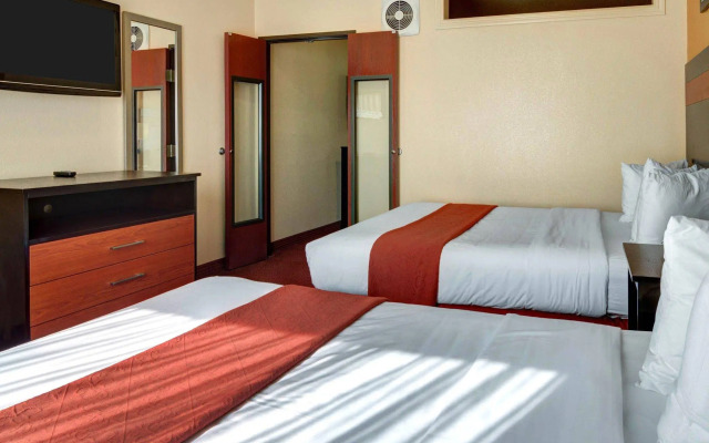 Quality Suites Houston IAH Airport - Beltway 8