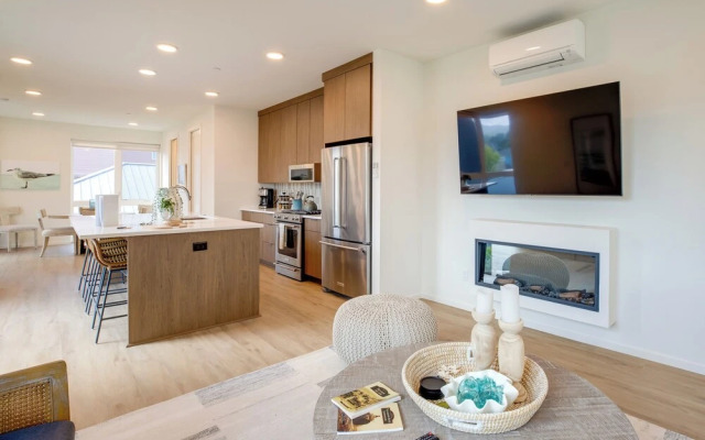 Seaside Vacation Rental w/ On-site Beach Access!