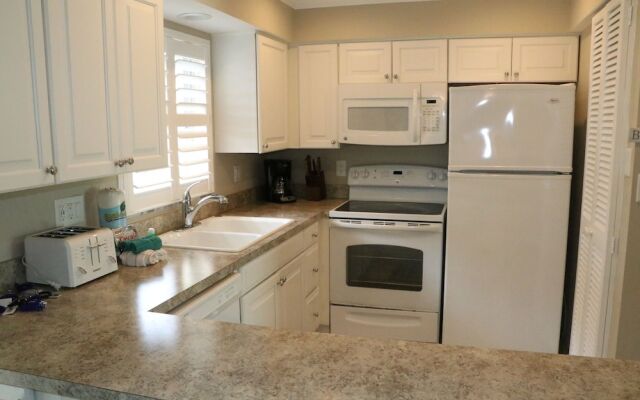 Jamaica Royale 054 - 1 Br Apts