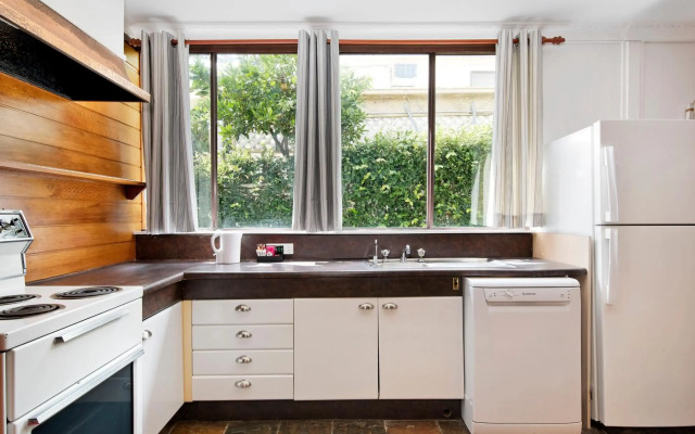 Manly Waves Studios & Apartments