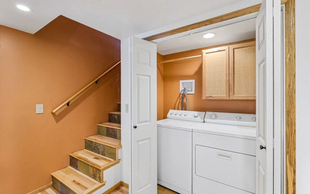 Pawnee Flagstaff 3 Bedroom Home by RedAwning