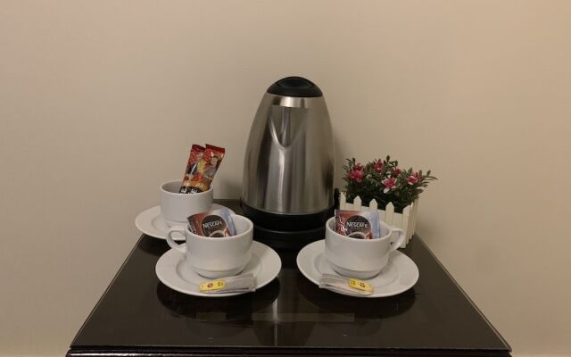 9 Pyramids Inn